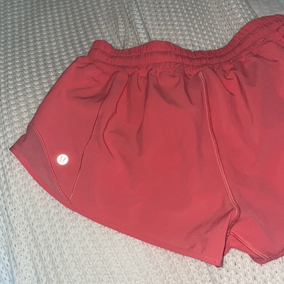 lululemon hotty hot shorts - Picture 2 of 3